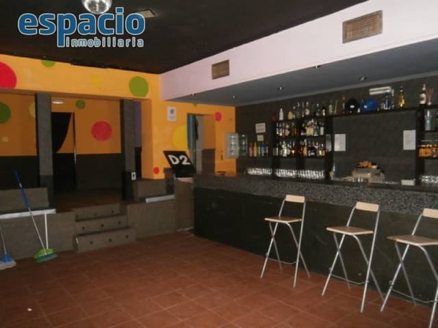 6 slaapkamer Villa te koop in Vega de Espinareda met garage - € 180.000 (Ref: 2733784)