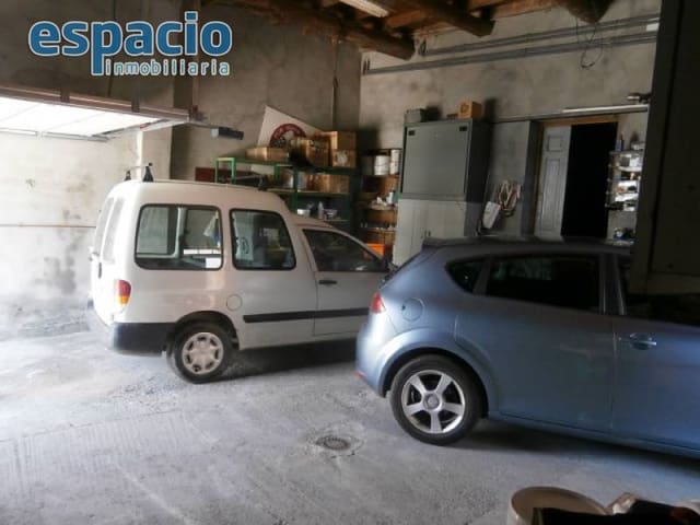 6 slaapkamer Villa te koop in Vega de Espinareda met garage - € 180.000 (Ref: 2733784)