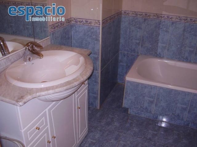 3 soveværelse Lejlighed til salg i Ponferrada med garage - € 150.000 (Ref: 2733792)