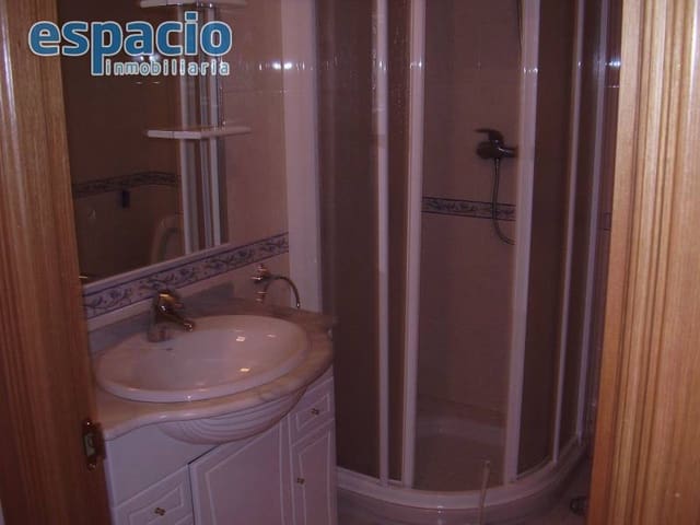 3 soveværelse Lejlighed til salg i Ponferrada med garage - € 150.000 (Ref: 2733792)