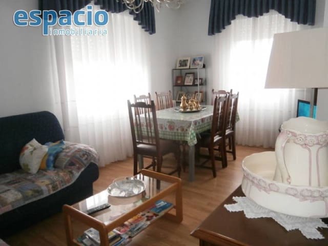 3 soveværelse Villa til salg i Ponferrada med garage - € 292.000 (Ref: 2733810)