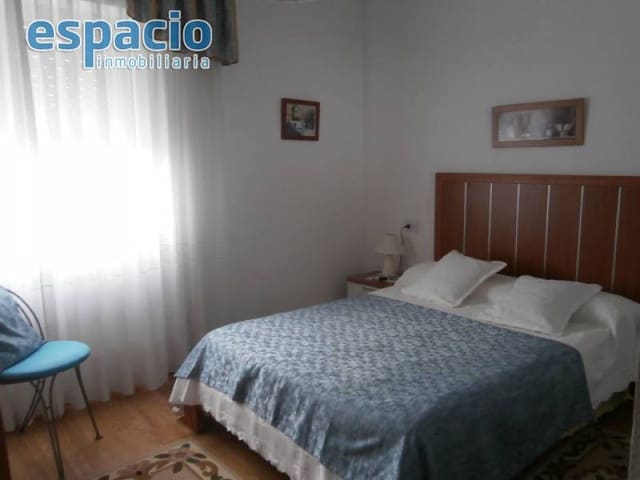 3 soveværelse Villa til salg i Ponferrada med garage - € 292.000 (Ref: 2733810)