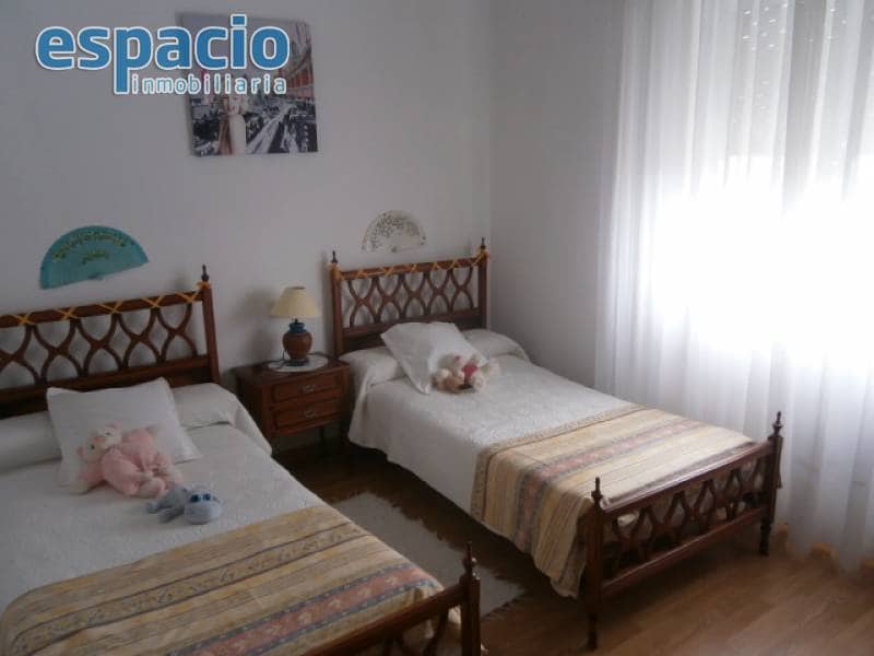 3 soveværelse Villa til salg i Ponferrada med garage - € 292.000 (Ref: 2733810)