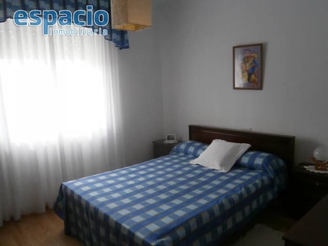 3 soveværelse Villa til salg i Ponferrada med garage - € 292.000 (Ref: 2733810)