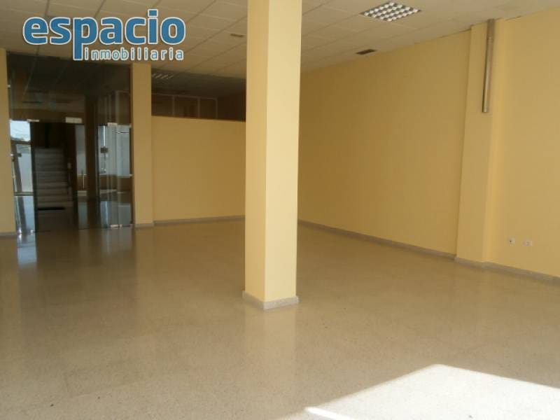 Commercieel te huur in Ponferrada - € 700 (Ref: 2733817)