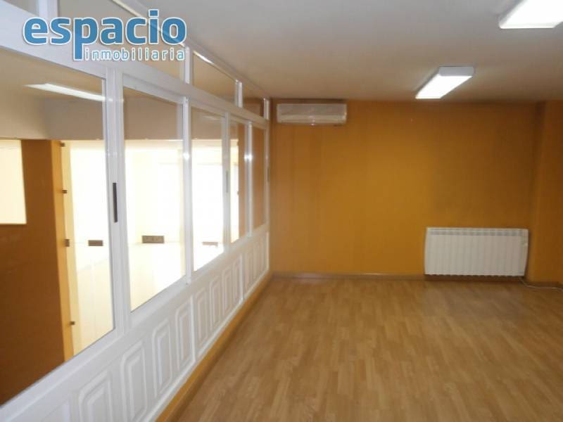 Commercieel te huur in Ponferrada - € 700 (Ref: 2733817)