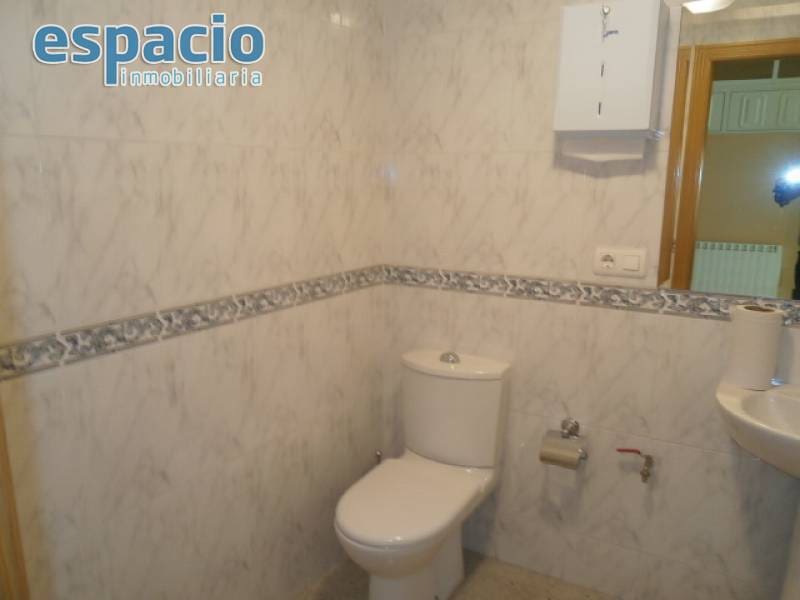Commercieel te huur in Ponferrada - € 700 (Ref: 2733817)