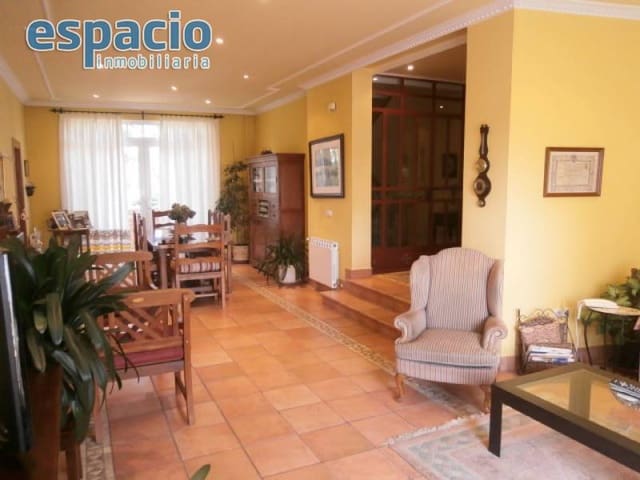 5 soveværelse Villa til salg i Carracedelo med garage - € 460.000 (Ref: 2733832)