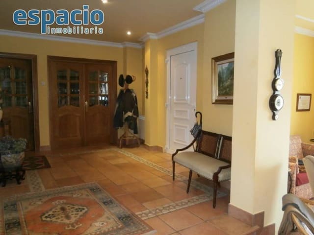 5 soveværelse Villa til salg i Carracedelo med garage - € 460.000 (Ref: 2733832)