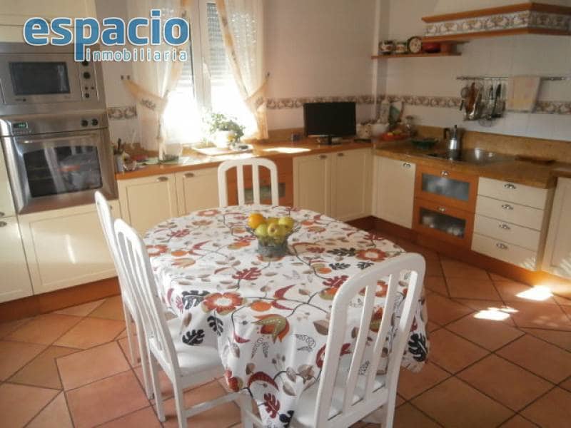 5 soveværelse Villa til salg i Carracedelo med garage - € 460.000 (Ref: 2733832)