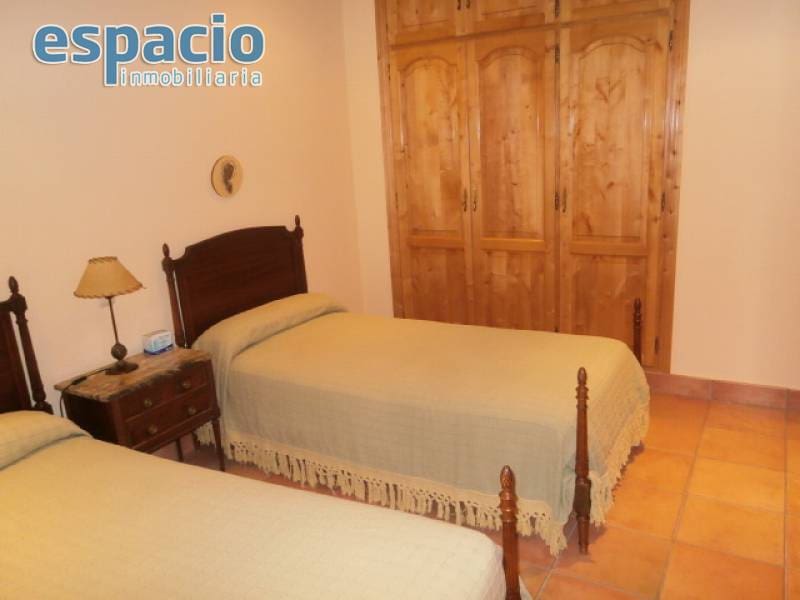 5 soveværelse Villa til salg i Carracedelo med garage - € 460.000 (Ref: 2733832)