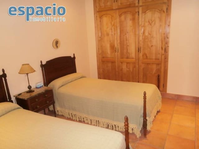 5 soveværelse Villa til salg i Carracedelo med garage - € 460.000 (Ref: 2733832)