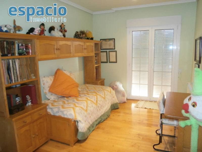 5 soveværelse Villa til salg i Carracedelo med garage - € 460.000 (Ref: 2733832)