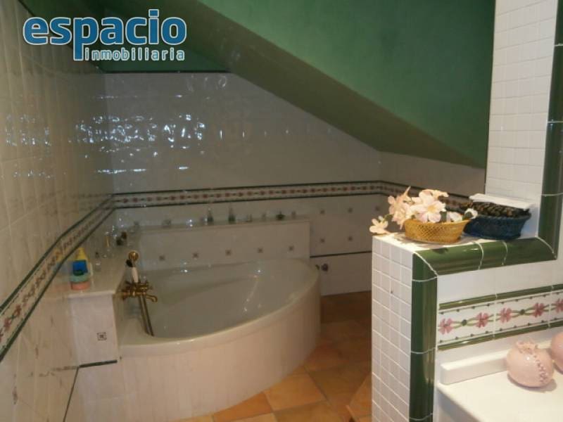 5 soveværelse Villa til salg i Carracedelo med garage - € 460.000 (Ref: 2733832)