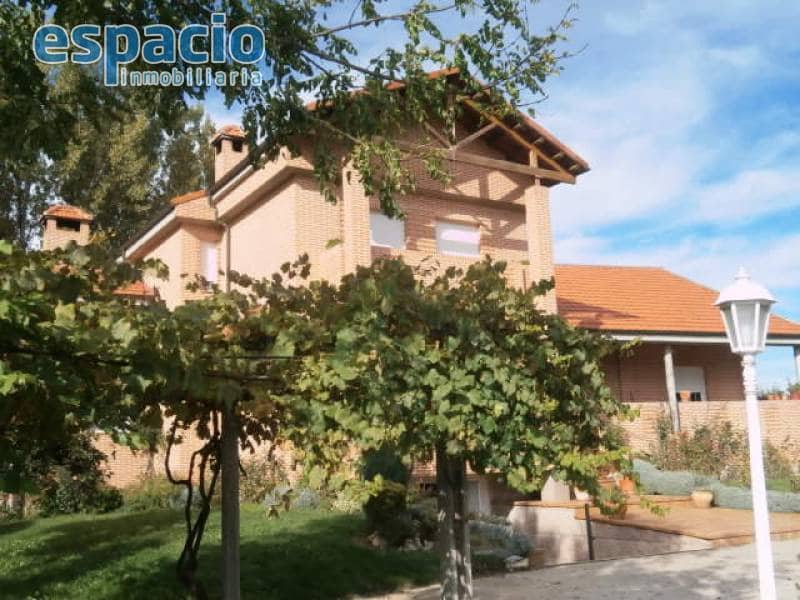 5 soveværelse Villa til salg i Carracedelo med garage - € 460.000 (Ref: 2733832)