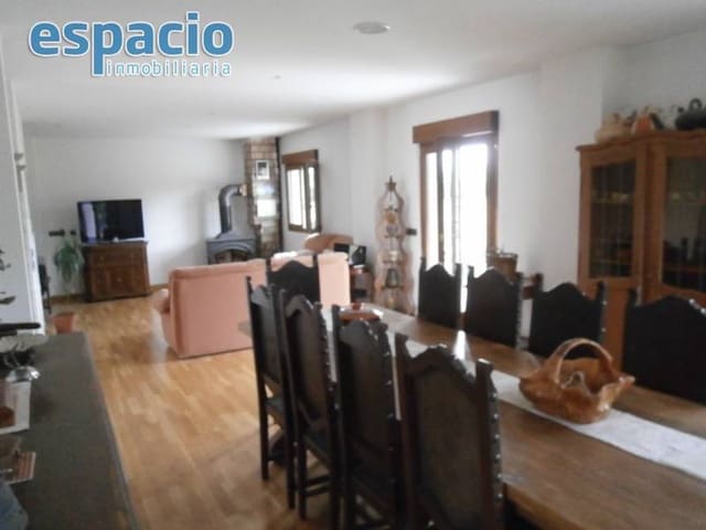 5 soveværelse Villa til salg i Dehesas, Ponferrada med garage - € 680.000 (Ref: 2733871)