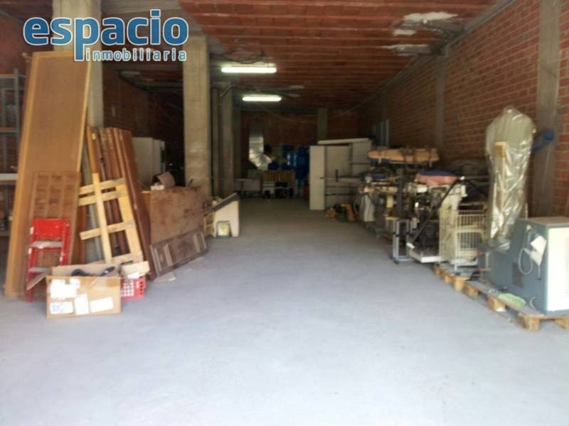 Commercial for sale in Ponferrada - € 105,000 (Ref: 2733892)