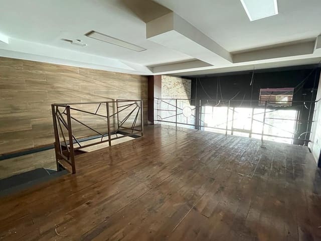 Erhverv til leje i Ponferrada - € 600 (Ref: 2733893)