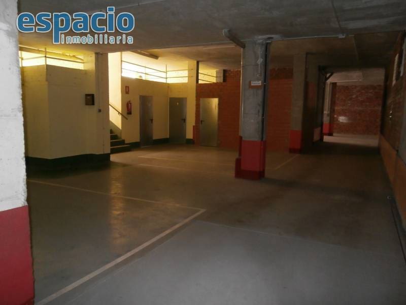 Commercial for sale in Ponferrada - € 76,000 (Ref: 2733908)