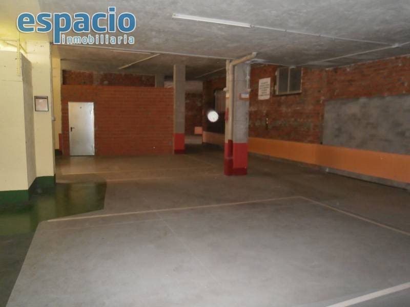 Commercial for sale in Ponferrada - € 76,000 (Ref: 2733908)