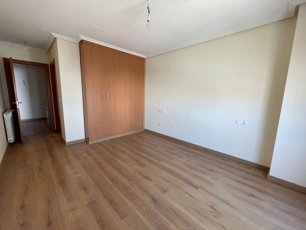 3 soveværelse Lejlighed til salg i Ponferrada - € 190.000 (Ref: 3604423)