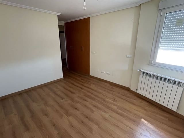 3 sypialnia Mieszkanie na sprzedaż w Ponferrada - 190 000 € (Ref: 3604423)