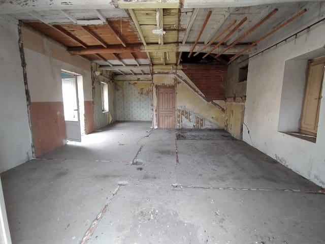 Villa for sale in Camponaraya - € 46,000 (Ref: 3604450)