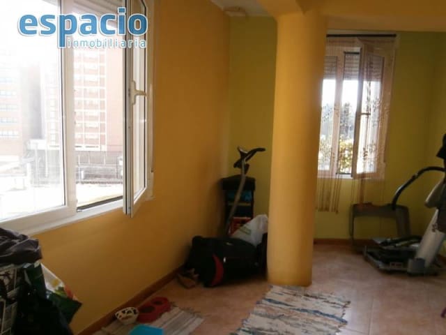 5 soveværelse Lejlighed til salg i Ponferrada - € 119.000 (Ref: 3604470)