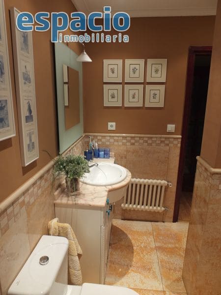 4 bedroom Flat for sale in Ponferrada - € 260,000 (Ref: 3604497)