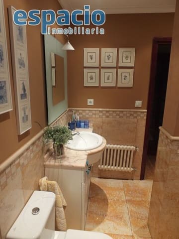 4 soveværelse Lejlighed til salg i Ponferrada - € 260.000 (Ref: 3604497)