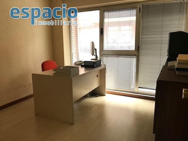 Biuro do wynajęcia w Ponferrada - 390 € (Ref: 3690642)