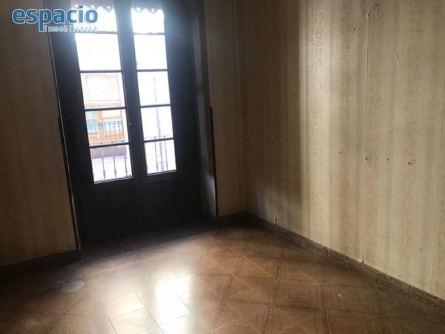 4 slaapkamer Flat te koop in Ponferrada - € 100.000 (Ref: 3922456)