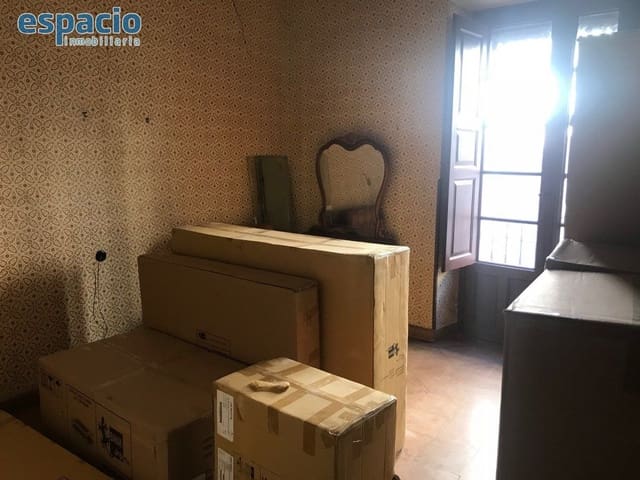 4 slaapkamer Flat te koop in Ponferrada - € 100.000 (Ref: 3922456)