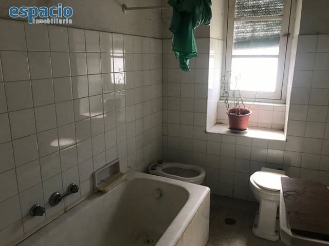 4 slaapkamer Flat te koop in Ponferrada - € 100.000 (Ref: 3922456)