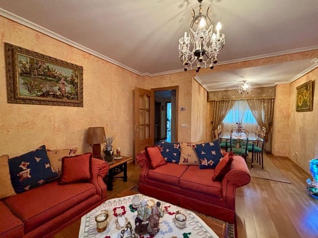 4 slaapkamer Rijtjeshuis te koop in Ponferrada met garage - € 400.000 (Ref: 3992827)