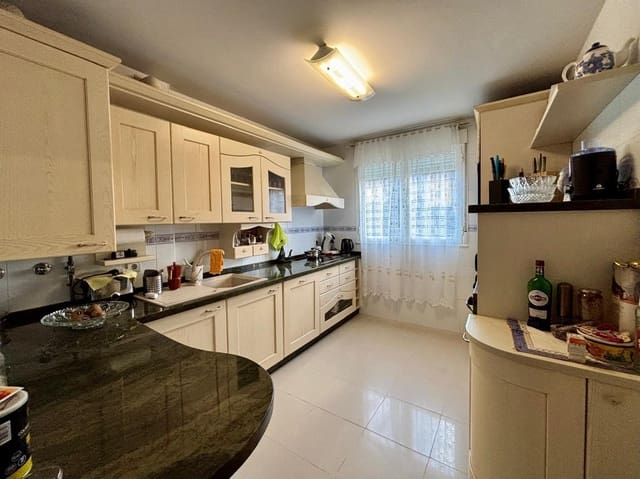 4 slaapkamer Rijtjeshuis te koop in Ponferrada met garage - € 400.000 (Ref: 3992827)