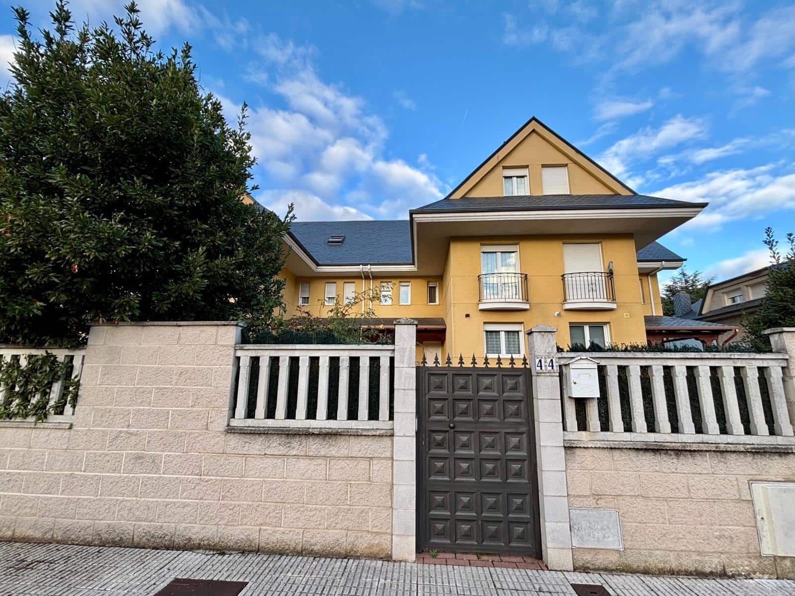 4 soveværelse Rækkehus til salg i Ponferrada med garage - € 400.000 (Ref: 3992827)