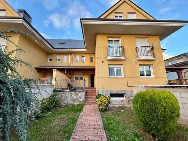 4 slaapkamer Rijtjeshuis te koop in Ponferrada met garage - € 400.000 (Ref: 3992827)