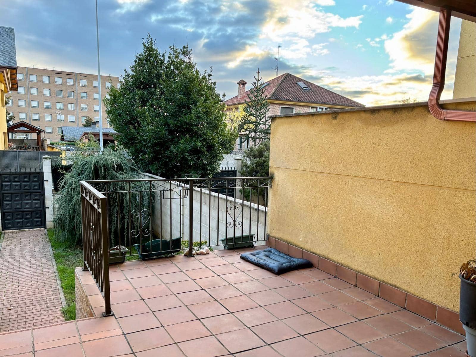 4 soveværelse Rækkehus til salg i Ponferrada med garage - € 400.000 (Ref: 3992827)