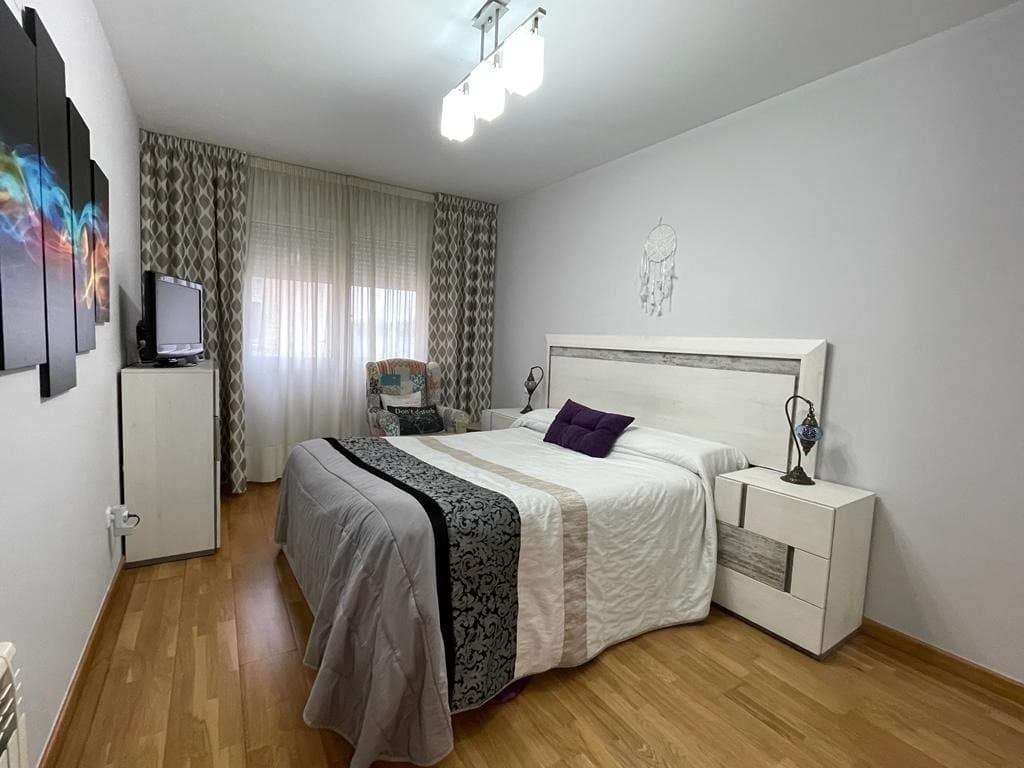 5 soveværelse Lejlighed til salg i Ponferrada med garage - € 205.000 (Ref: 4388977)