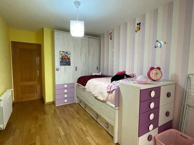 5 soveværelse Lejlighed til salg i Ponferrada med garage - € 205.000 (Ref: 4388977)