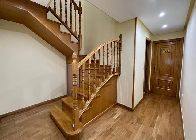 5 soveværelse Lejlighed til salg i Ponferrada med garage - € 205.000 (Ref: 4388977)