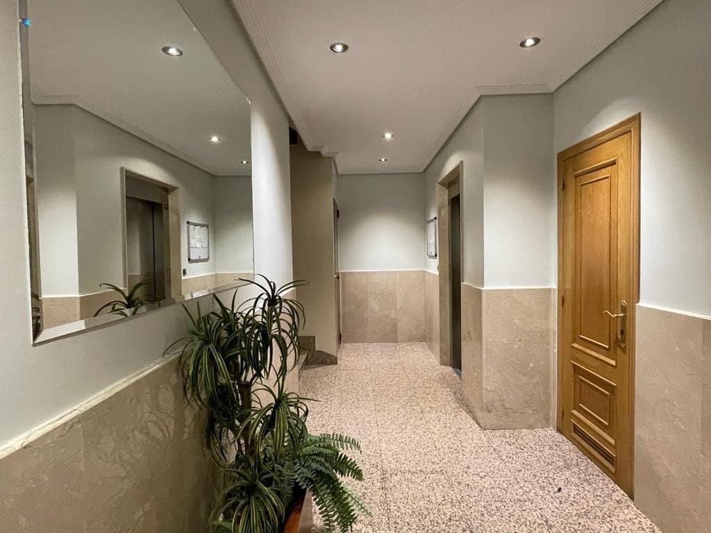 5 soveværelse Lejlighed til salg i Ponferrada med garage - € 205.000 (Ref: 4388977)