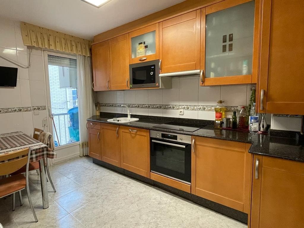 5 soveværelse Lejlighed til salg i Ponferrada med garage - € 205.000 (Ref: 4388977)