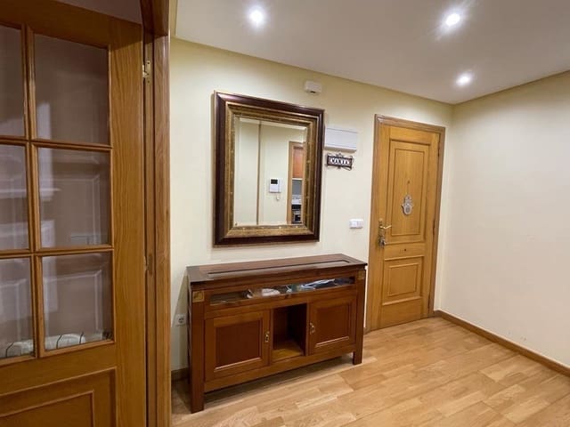 5 soveværelse Lejlighed til salg i Ponferrada med garage - € 205.000 (Ref: 4388977)