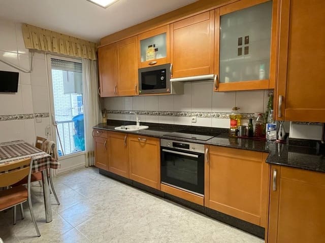 5 soveværelse Lejlighed til salg i Ponferrada med garage - € 205.000 (Ref: 4388977)