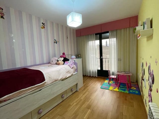 5 soveværelse Lejlighed til salg i Ponferrada med garage - € 205.000 (Ref: 4388977)