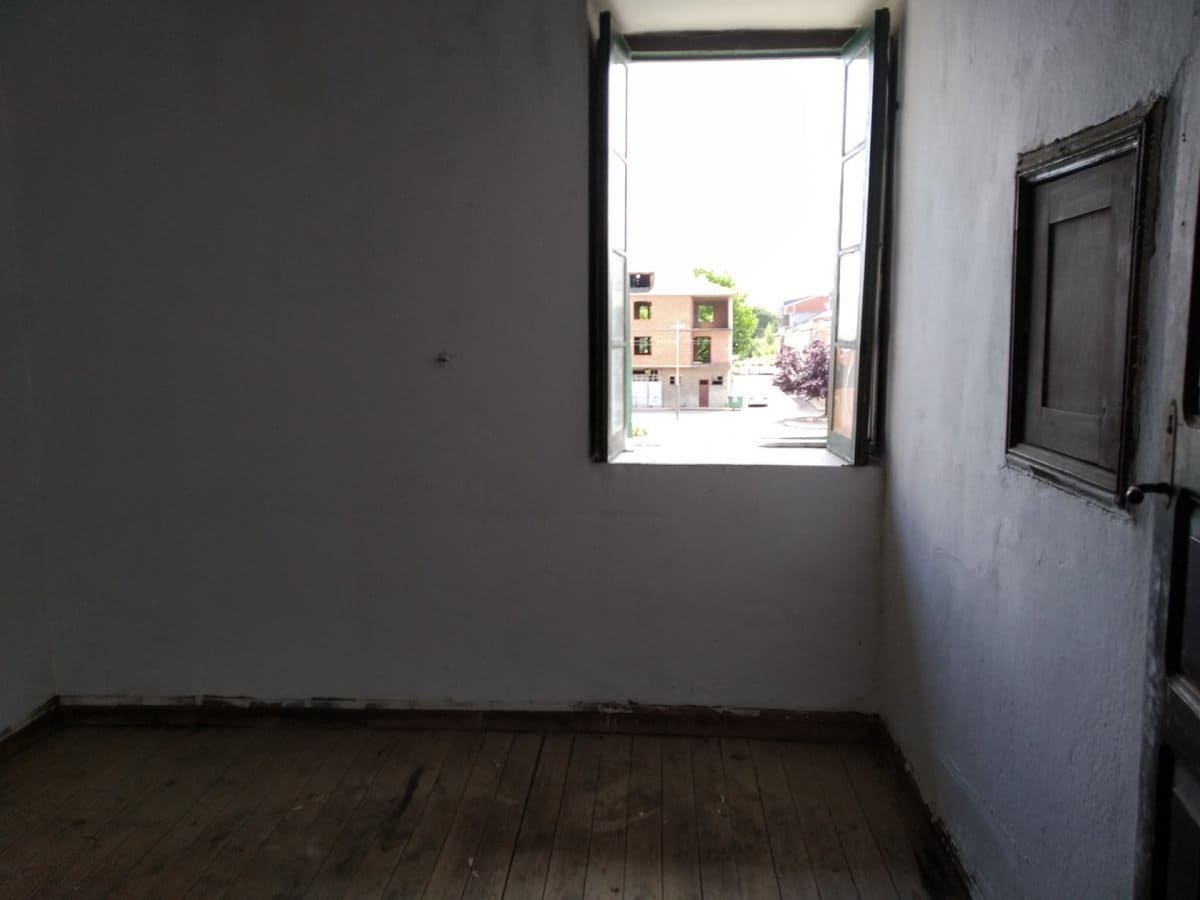 6 soveværelse Finca/Landehus til salg i Cacabelos - € 126.000 (Ref: 4639802)