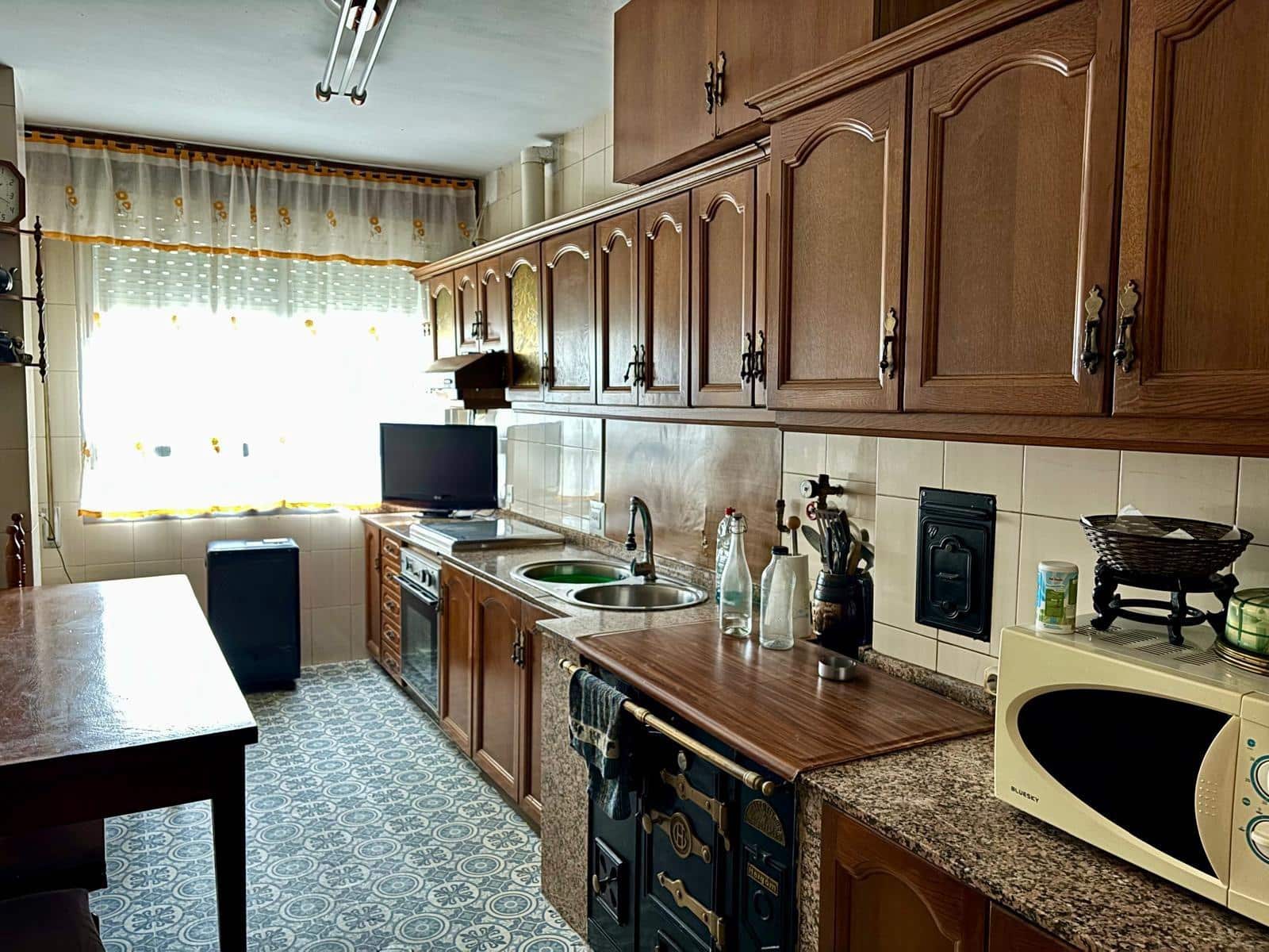 6 bedroom Finca/Country House for sale in Cacabelos - € 126,000 (Ref: 4639802)