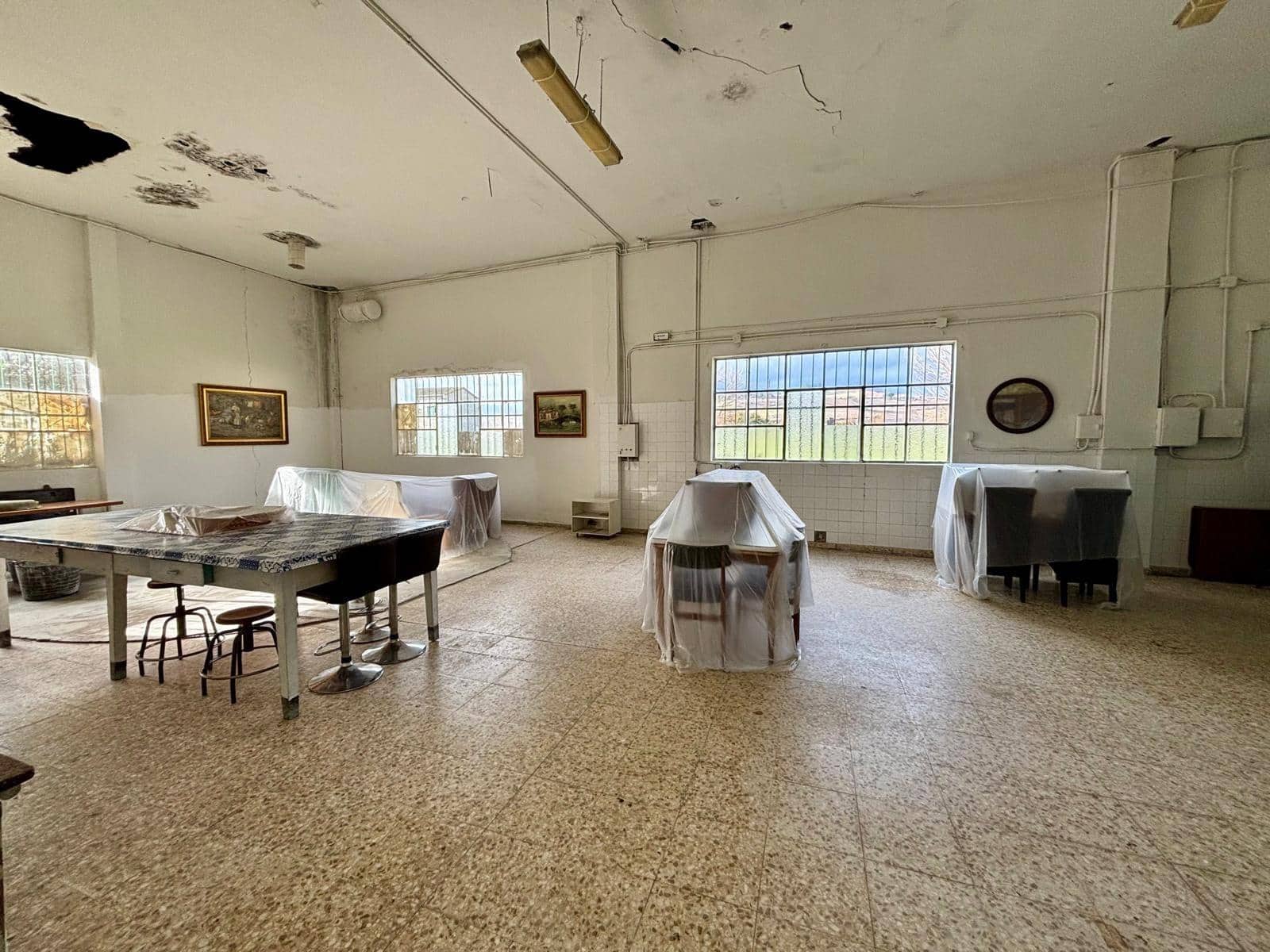 6 bedroom Finca/Country House for sale in Cacabelos - € 126,000 (Ref: 4639802)